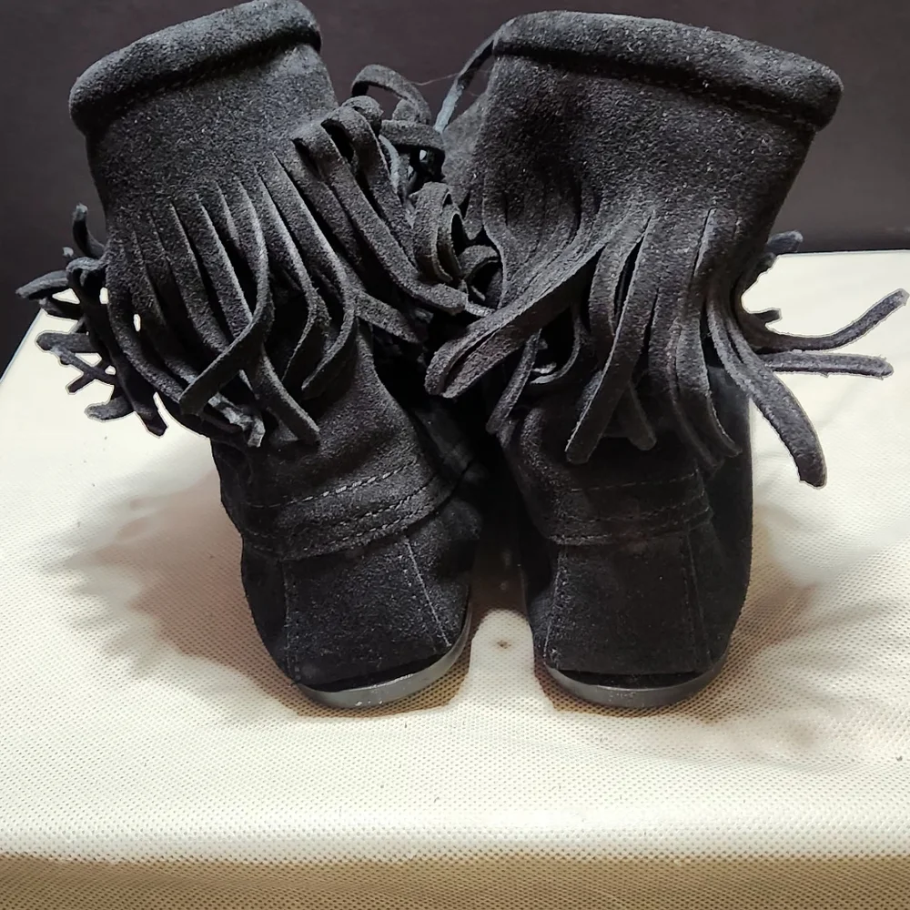 Minnetonka Black Suede Women's Boots - Picture 3 of 6
